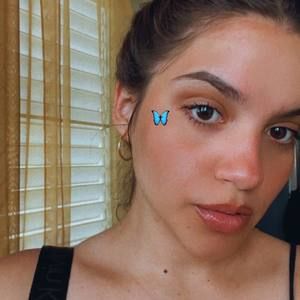 Meet your Posher, Leticia